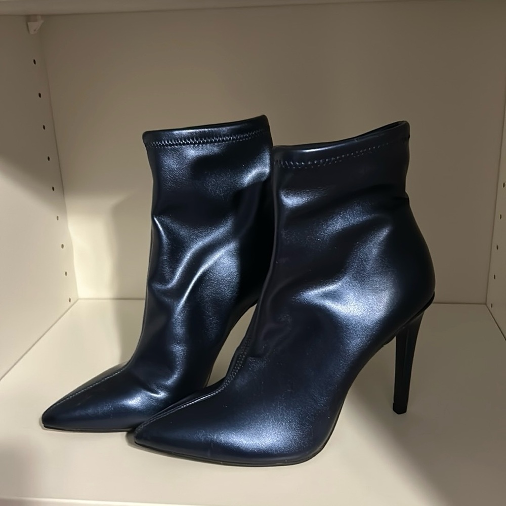 Dark blue slip on boots